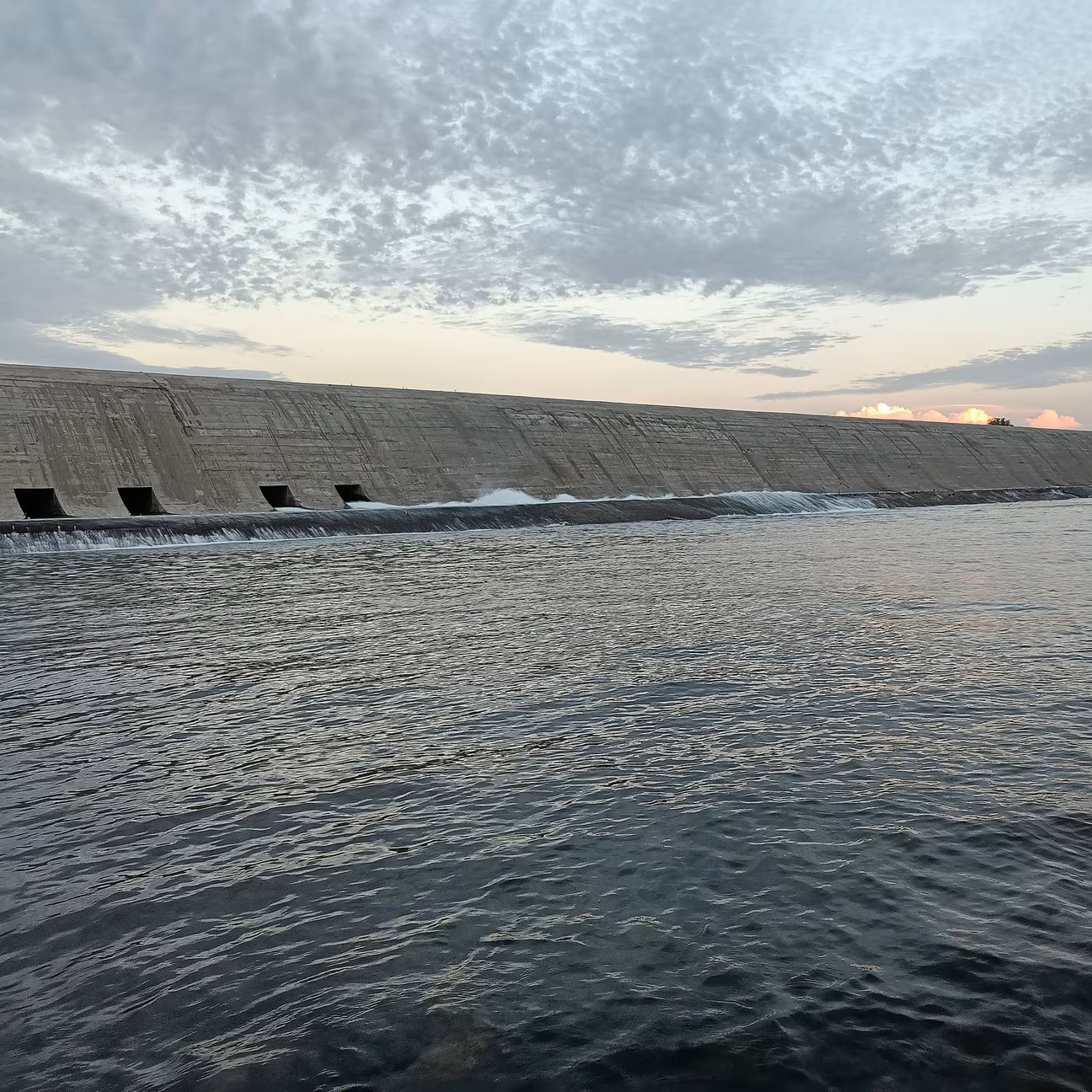 Attraction 3: GARUDESHWAR WEIR DAM
